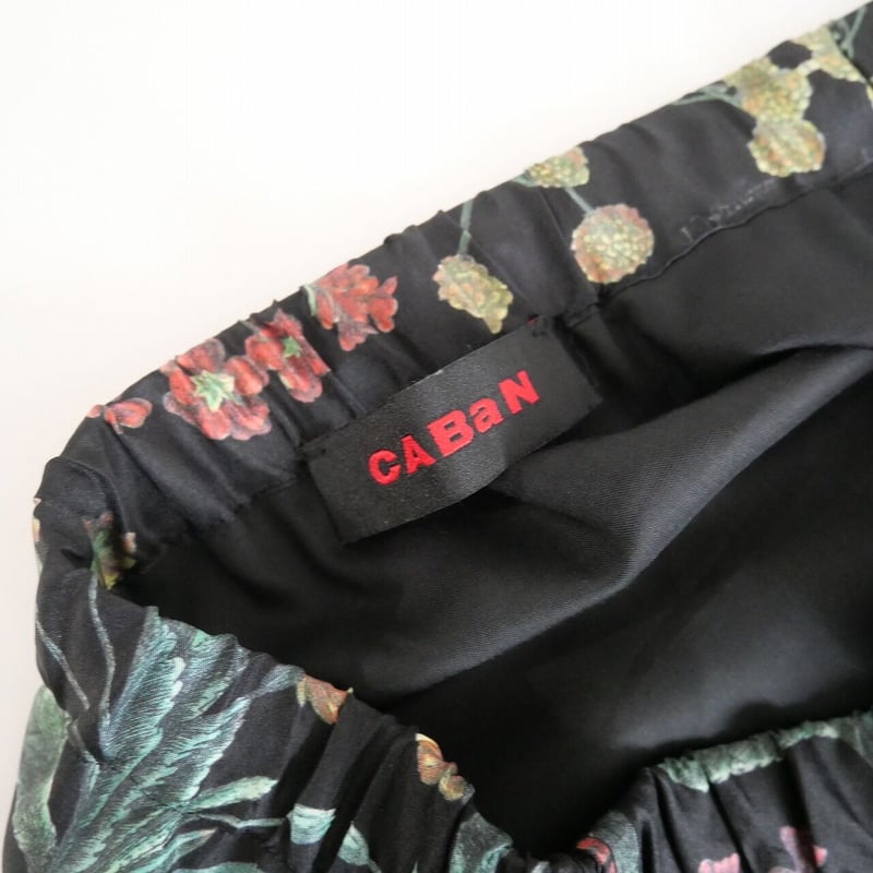 CABaN シルク パレルモフラワープリントサイドスリットスカート caban（キャバン）の「シルク パレルモフラワープリントサイド