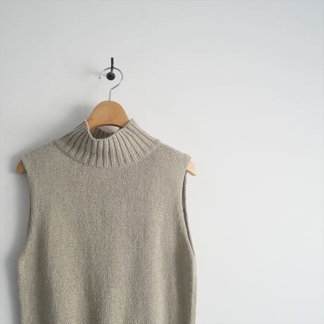 2023SS・人気完売品 / 未使用 / DEUXIEME CLASSE / Lily Linen タートルネック ノースリーブ / 23080500426010 / 2411-0562