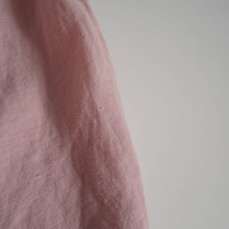 2023 / nest robe / リネンフリルVネックブラウス / 01233-1404 2023 / nest robe / リネンフリルVネックブラウス / 01233-1404