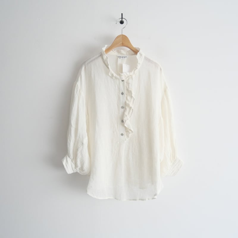 ハグオーワーリネンフリルブラウス スタッフの着こなし – SHOP BLOG