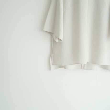 継続販売品 / SOEJU / ライトクロスクルーネックブラウス / S-01-SB-034 / 2509-0724