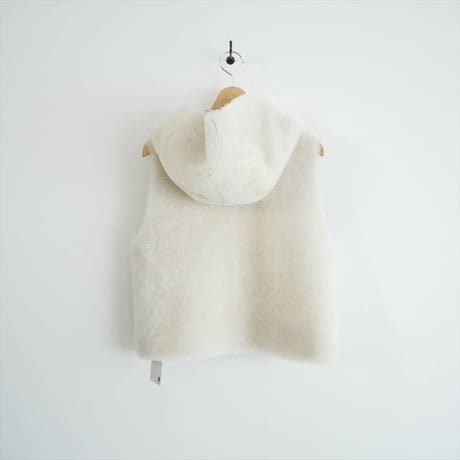 2025AW今季・人気完売品 / 未使用 / Whim Gazette / ムートンフードジレ / WGZ1052207A0001 / 2512-0512