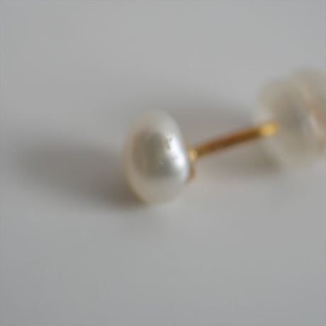 JINBO PEARLS / 神保真珠商店 / びわ湖有核真珠ピアス / 2507-0970