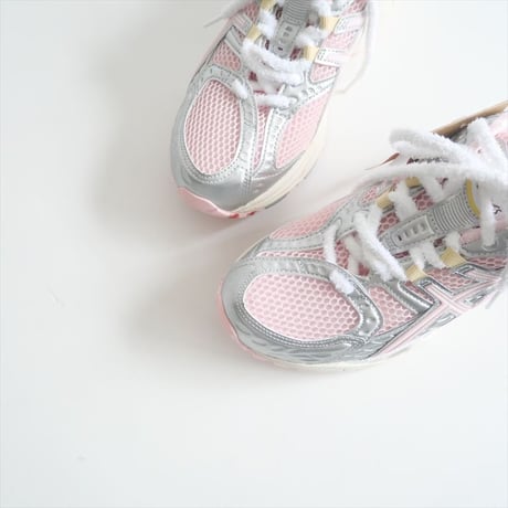 〇2025・人気完売品 / 未使用 / VANDY THE PINK 、atmosコラボモデル / asics / GEL-NIMBUS 10.1 / 1203A865-702 / 2510-0872