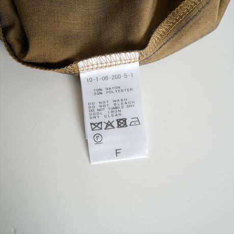 2025 / FIL DE FER / レーヨンポリシャンブレー スタンドタックブラウス / 10-1-06-200-5-1 / 2506-0619