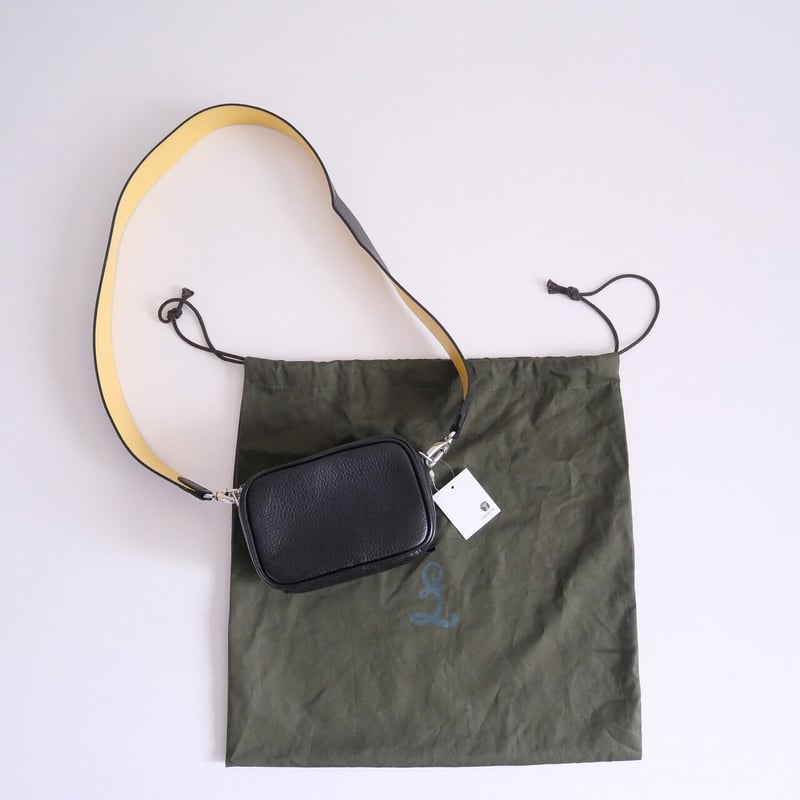 井川遥　loin. ショルダーバッグ　黒 井川遥 loin. ショルダーバッグ 黒 - メルカリ