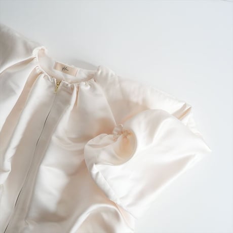 2024・人気完売品 / Heve / クラウドブルゾン / HE05-0011-4S / 2410-1192
