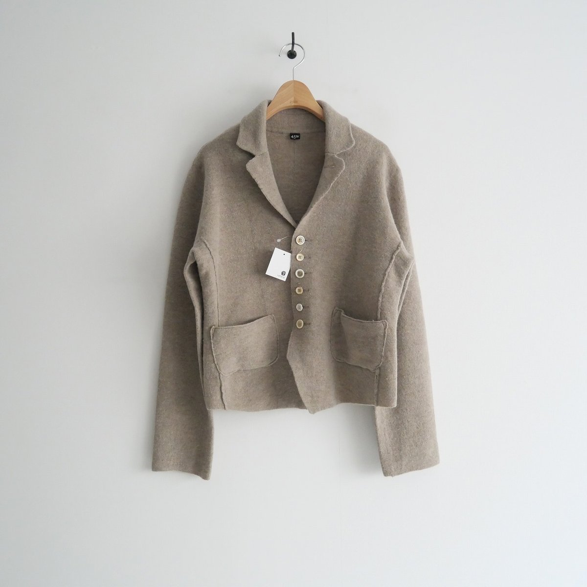 美品　45r縮絨ジャケット 45R（フォーティファイブアール）の「縮絨ウールのPラップジャケット