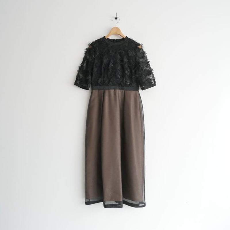 継続販売品 / kaene / エンブロイダリーミックスドレス / 100889 / 2603