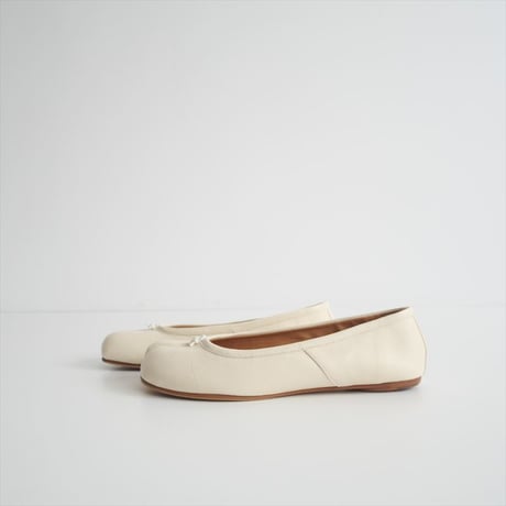 継続販売品 / Maison Margiela / 「タビ」バレリーナ / S58WZ0042P3753T1003 / 2404-0359
