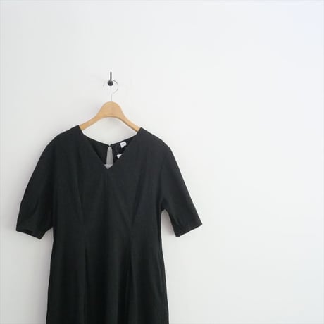 2025・人気完売品 / IENA / B. サッカーVネックワンピース / 25040900506030 / 2510-0001
