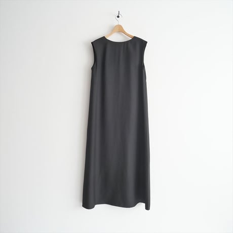 継続販売品 / unefig. / Long v dress シルク / 2506-0024