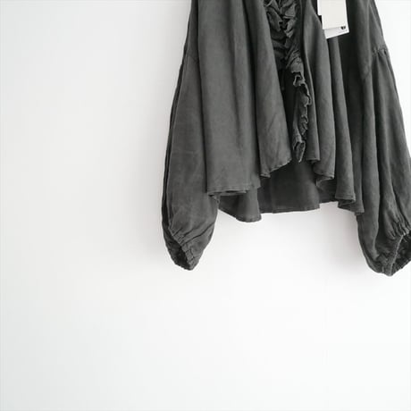 2025SS nest Robe リネン備長炭染めスカラフリルブラウス 01251-10502606-0084