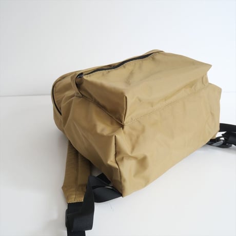 継続販売品 / Herve Chapelier / 978N (ナイロンデイパックMLサイズ）カーキベージュ / 2503-0857
