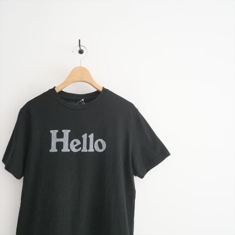 継続販売品 / MADISONBLUE / HELLO CREW NECK TEE / MB999-7101 / 2508-2022