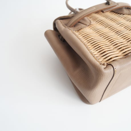 継続販売品 / ebagos / ベジシュリンク・ベルトバッグトート型 / 2403-0359
