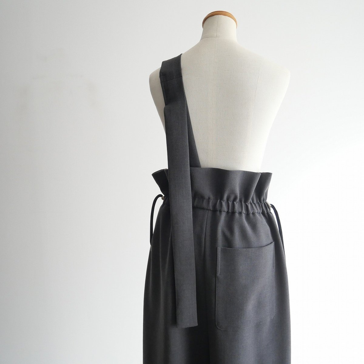 2023 / ENFOLD / ONE-SHOULDER SARROUEL-TROUSERS 2023 / ENFOLD / ONE-SHOULDER SARROUEL-TROUSERS