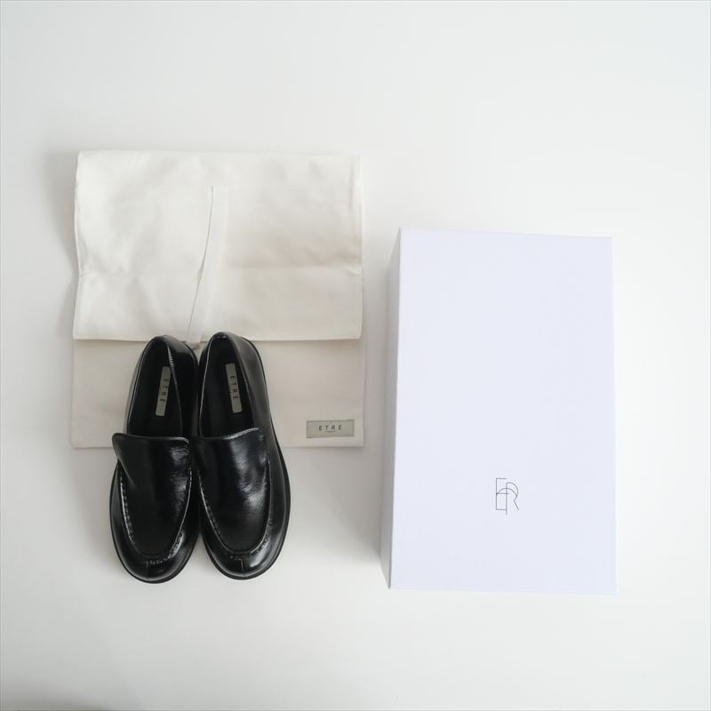 ○2025・人気完売品 / ETRE TOKYO / オイルドレザーフラット