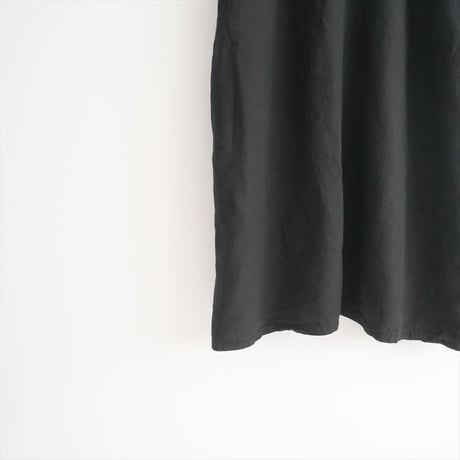2022 / nest Robe / ブラックリネンバックVネックノースリーブワンピース / 01222-1194 / 2409-2108