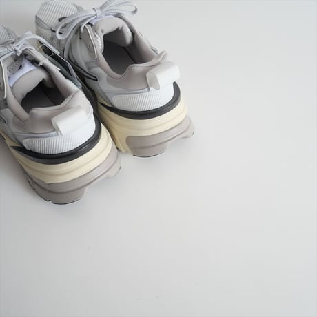 2025SS今季新作 / 未使用 / HERRINGBONE購入品 / NIKE / V2K RUN HJ4497-100 / 25093147011110 / 2503-0238