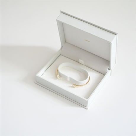 2025・人気完売品 / DEUXIEME CLASSE購入品 / Laaina / TRIANGLE TOPAZ CUFF / 25091510001510 / 2509-0611