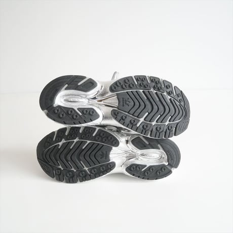 〇2025・人気完売品 / 未使用 / adidas / ADISTAR POSE / JP7374 / 2510-0871