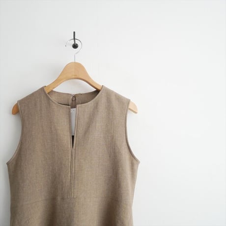 人気完売品 / Whim Gazette / ストレッチペプラムブラウス / WGZ1041404A0002 / 2509-2110