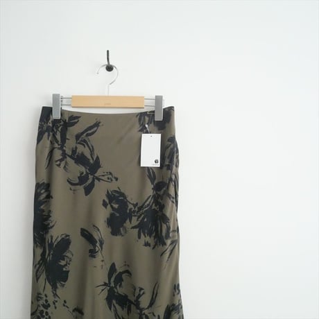 2023AW / SACRA / SHADE FLOWER SKIRT / 123514124 / 2409-0444