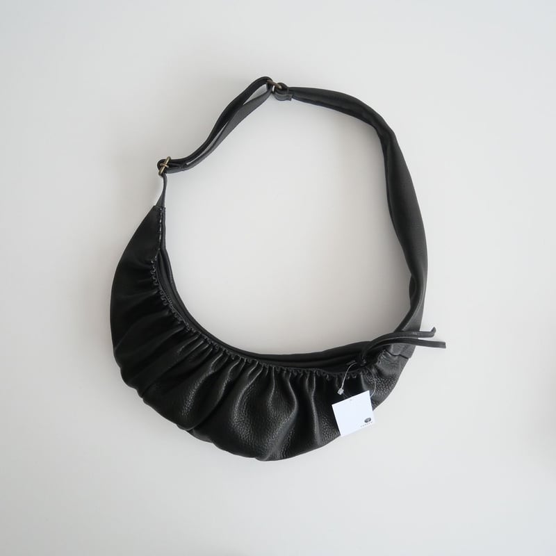 2023 / ebagos / HIRAMEITA ベジシュリンク・ギャザー・ボディーバッグ  