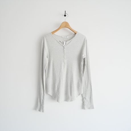 2024・人気完売品 / ETRE TOKYO / オーコットテレコヘンリーネックトップス / 1224412093 / 2602-0038