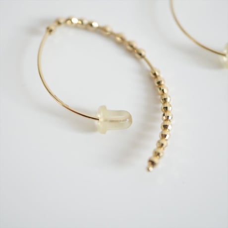 継続販売品 / MIZUKI / 14KYGスモールバナナフープピアス / 2406-2012