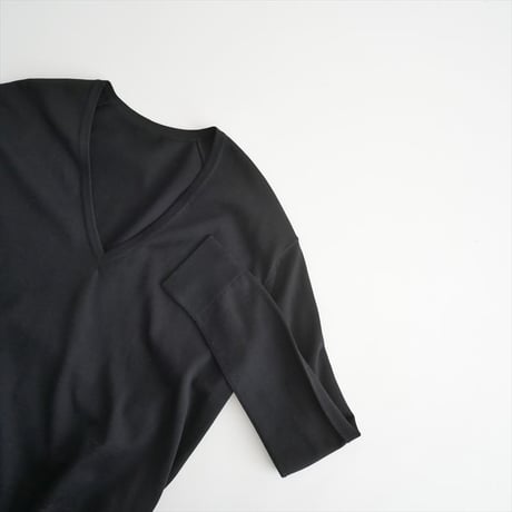 2026SS今季・人気完売品 / 未使用 / DEUXIEME CLASSE FF30 GIZA Vネック プルオーバー 26080500406010 / 2605-0708