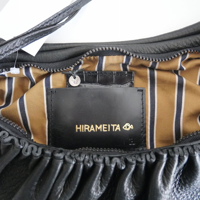 2023 / ebagos / HIRAMEITA ベジシュリンク・ギャザー・ボディーバッグ  