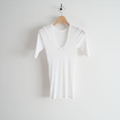 2023 / Edition / TOMORROWLAND / コットン ワイドリブバックオープンTシャツ / 34033103011 / 2308-0970
