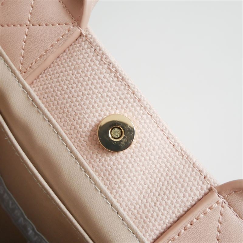 【美品】seventen by miho kawahito バックリボントップス SEVEN TEN by MIHO KAWAHITO POP UP STORE -2026 SPRING-取扱商品