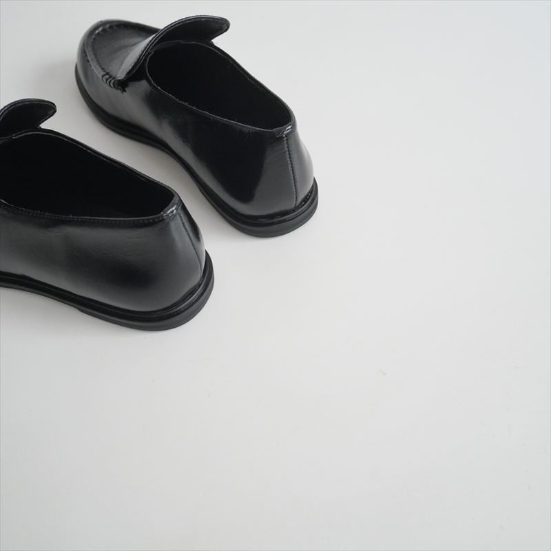 ○2025・人気完売品 / ETRE TOKYO / オイルドレザーフラット