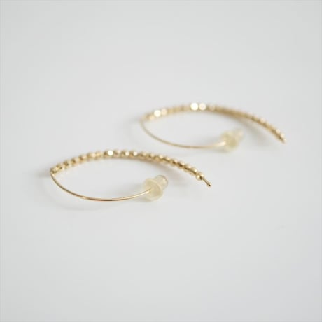継続販売品 / MIZUKI / 14KYGスモールバナナフープピアス / 2406-2012