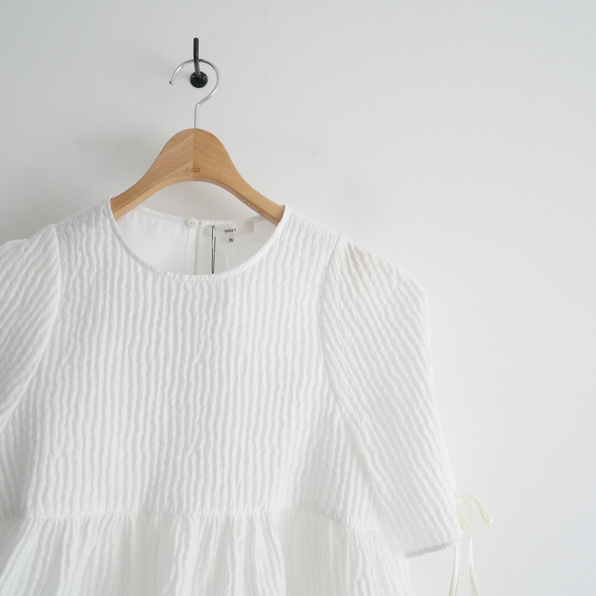 新品タグ付き！yori フクレフレアブラウス　38 フクレヨークフレアブラウス | all item| yori