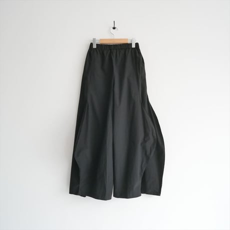 2025SS / ENFOLD / WAVE DRAPE TROUSERS / 300IS231-2231 / 2508-2094