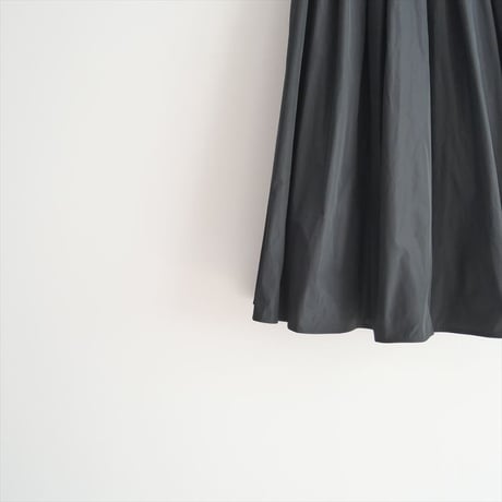 2024AW・人気完売品 / 未使用 / IENA / メモリータフタフレアスカート / 24060900516040 / 2505-0862