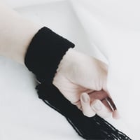 糸バングル black