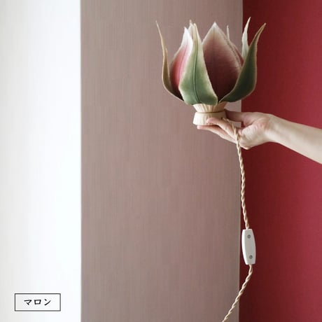 薔薇の蕾／テーブルランプ・ロー