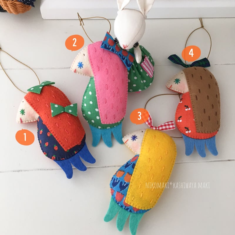 フェルトのアマビエマスコット | nikomaki*nuigurumi store