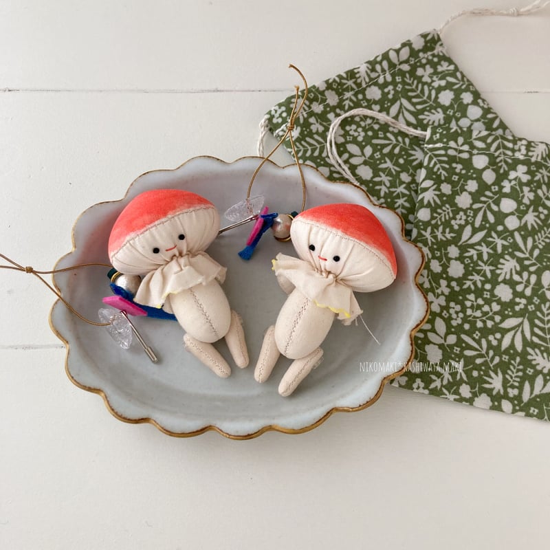 きのこのぬいぐるみ小サイズ | nikomaki*nuigurumi store