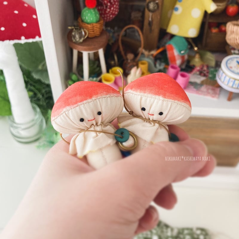 きのこのぬいぐるみ小サイズ | nikomaki*nuigurumi store