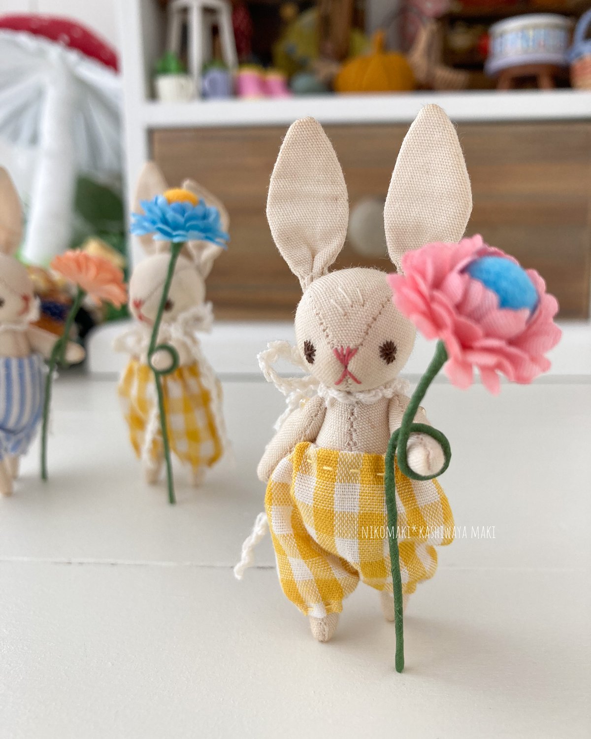 ハンドメイドのうさぎのぬいぐるみ(◍•ᴗ•◍)✧*。 ミニチビうさぎのぬいぐるみ③（お花・パンツの型紙・巾着付き