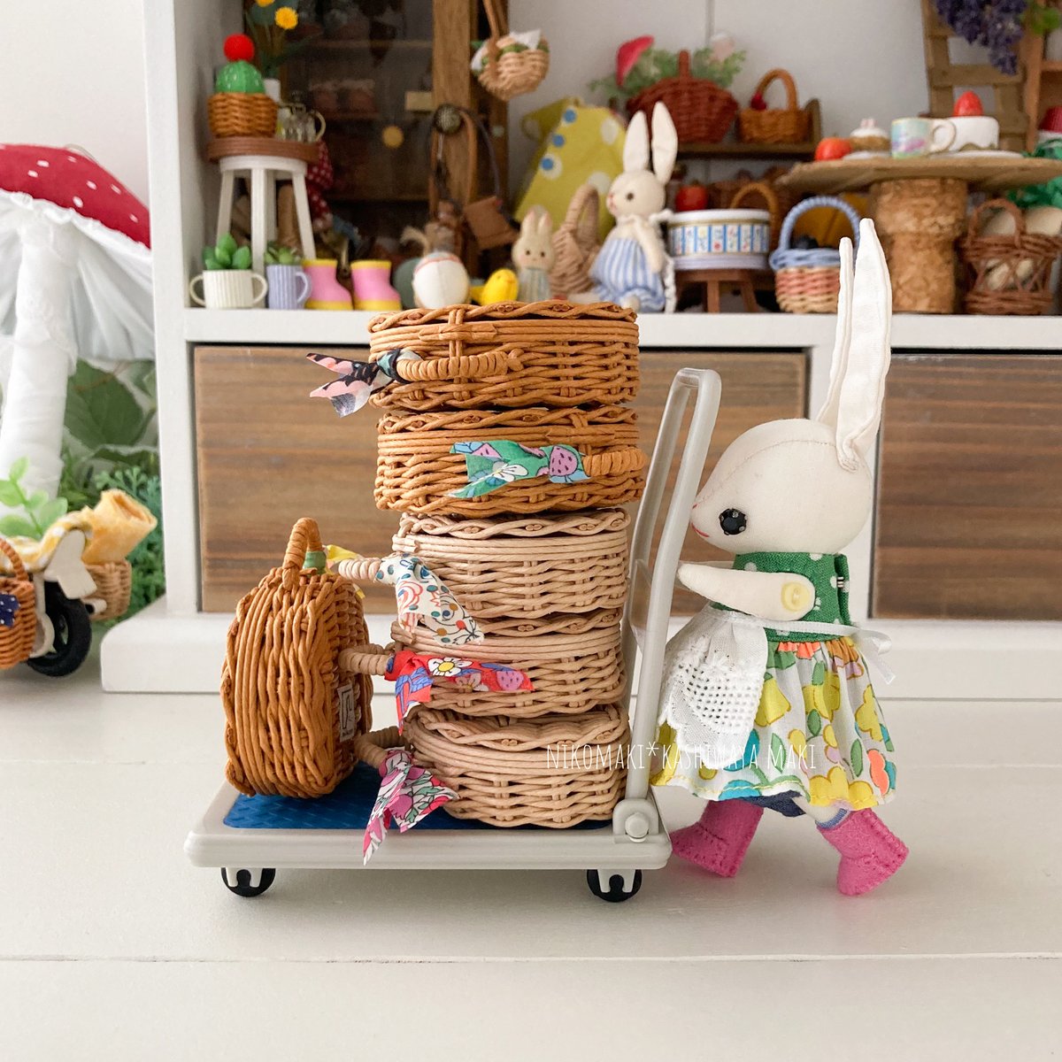 ミニチュアサイズの半円バスケット | nikomaki*nuigurumi store