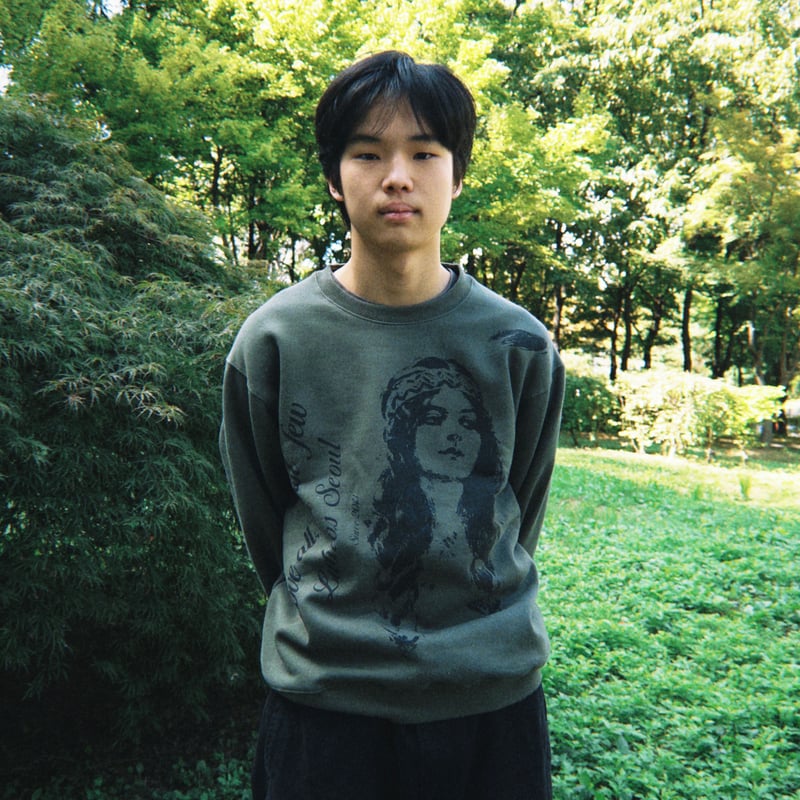 Indian girl Crewneck (Olive) | Labros Japan