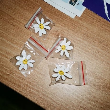 Daisy Pin (White)