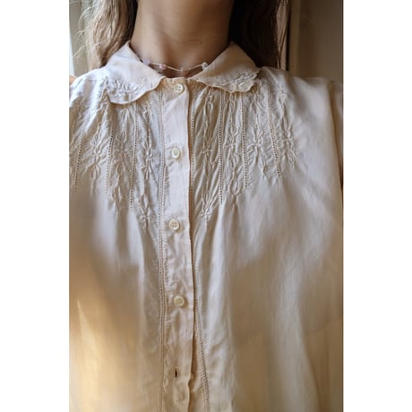 ivory embroidery blouse